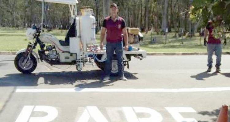 EQUIPAMENTO CONSORCIADO DO CIVAP AUXILIA NA SINALIZAÇÃO DE VIAS EQUIPAMENTO CONSORCIADO DO CIVAP AUXILIA NA SINALIZAÇÃO DE VIAS