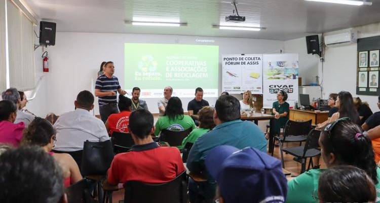 CIVAP reforça compromisso com a reciclagem em reunião histórica com representantes e instituições CIVAP reforça compromisso com a reciclagem em reunião histórica com representantes e instituições
