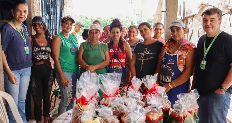 Natal de Esperança: CIVAP promove entrega de 400 panetones para recicladores Natal de Esperança: CIVAP promove entrega de 400 panetones para recicladores