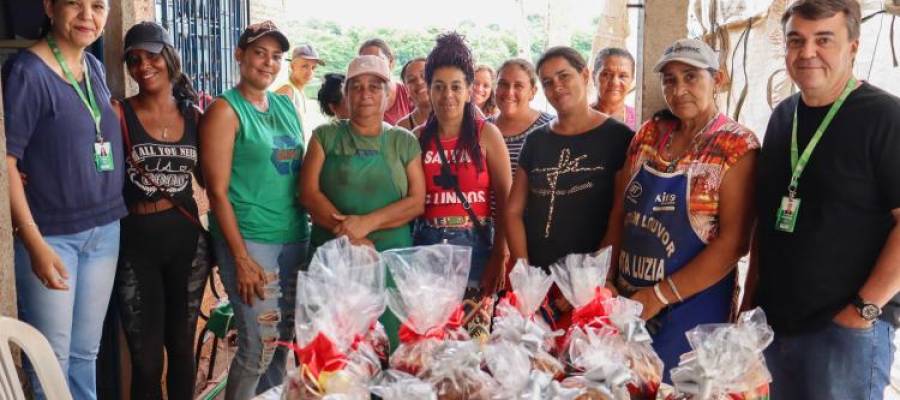 Natal de Esperança: CIVAP promove entrega de 400 panetones para recicladores Natal de Esperança: CIVAP promove entrega de 400 panetones para recicladores
