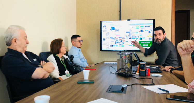 Reunião acompanha instalação da Usina de Geração de Energia com RSU em Palmital-SP Reunião acompanha instalação da Usina de Geração de Energia com RSU em Palmital-SP