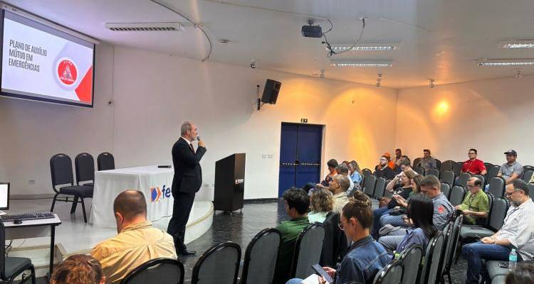 Órgãos públicos e entidades privadas unem forças para enfrentar período de estiagem no Vale do Paranapanema Órgãos públicos e entidades privadas unem forças para enfrentar período de estiagem no Vale do Paranapanema