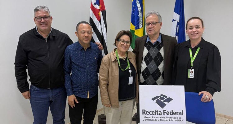 CIVAP e Receita Federal trabalham na implantação da temática “Cidadania Fiscal” nas redes públicas municipais CIVAP e Receita Federal trabalham na implantação da temática “Cidadania Fiscal” nas redes públicas municipais