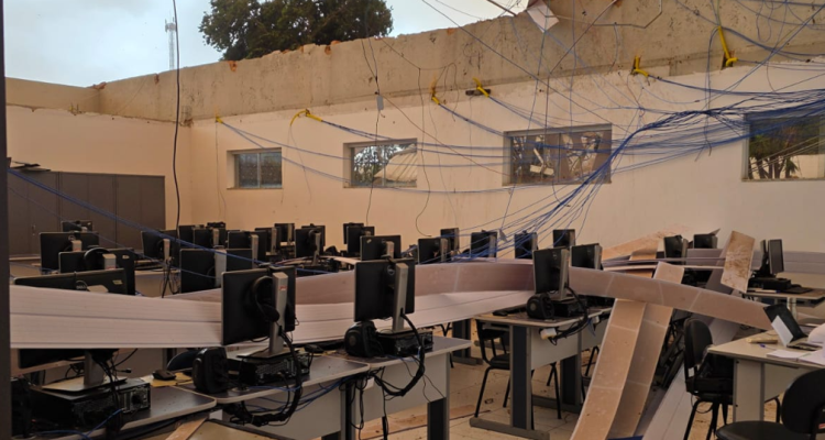 Tempestade de poeira causa estragos e mobiliza equipes em toda a região Tempestade de poeira causa estragos e mobiliza equipes em toda a região