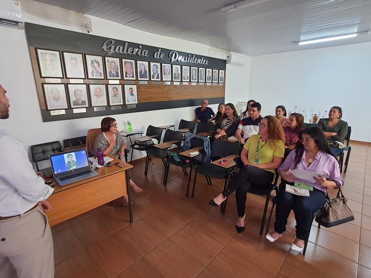 Câmara Técnica de Educação recebe equipe do Projeto Robótica de Assis