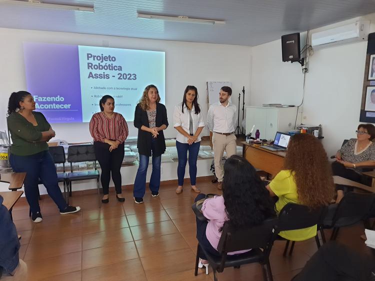 Câmara Técnica de Educação recebe equipe do Projeto Robótica de Assis