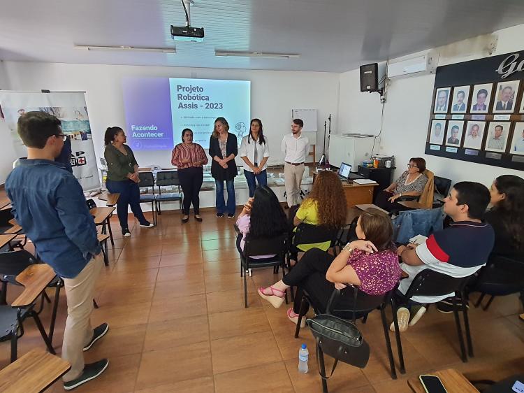 Câmara Técnica de Educação recebe equipe do Projeto Robótica de Assis