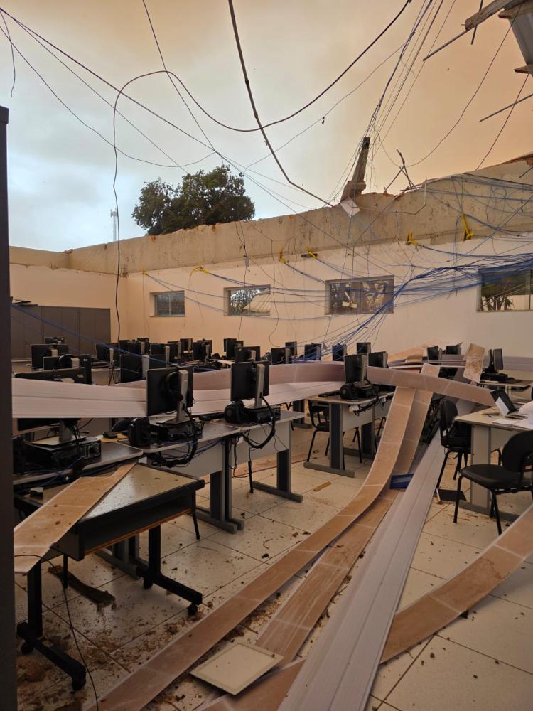 Tempestade de poeira causa estragos e mobiliza equipes em toda a região Tempestade de poeira causa estragos e mobiliza equipes em toda a região